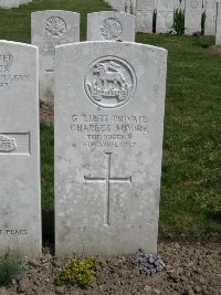 Etaples Military Cemetery - Moore, Charles