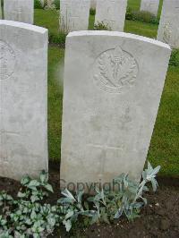Etaples Military Cemetery - Moore, C J