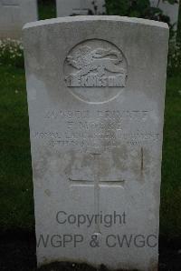 Etaples Military Cemetery - Moore, Fred