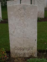 Etaples Military Cemetery - Moore, Joseph