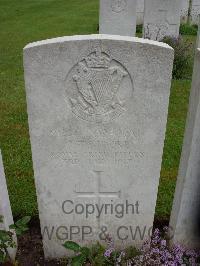 Etaples Military Cemetery - Moore, John Thomas