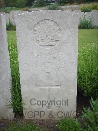 Etaples Military Cemetery - Moore, Robert