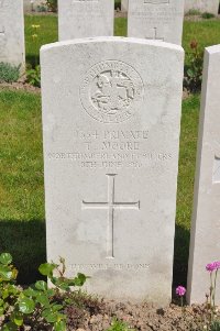 Etaples Military Cemetery - Moore, Thomas