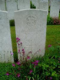 Etaples Military Cemetery - Moore, William