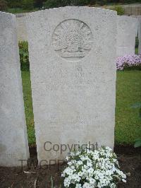 Etaples Military Cemetery - Moore, William Thomas