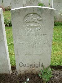 Etaples Military Cemetery - Moran, J
