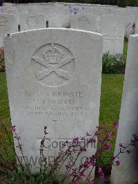 Etaples Military Cemetery - Morris, C J