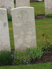 Etaples Military Cemetery - Morris, E