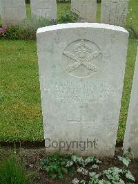 Etaples Military Cemetery - Morris, George Esmond