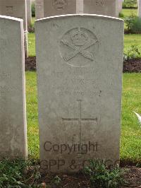 Etaples Military Cemetery - Morris, J