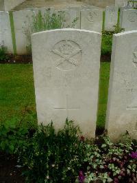 Etaples Military Cemetery - Morris, Richard Hugh