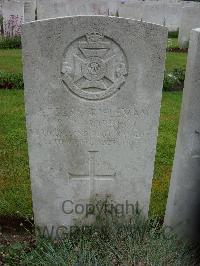 Etaples Military Cemetery - Morris, R J