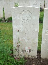 Etaples Military Cemetery - Morris, W R