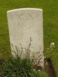 Etaples Military Cemetery - Morrison, James Iain
