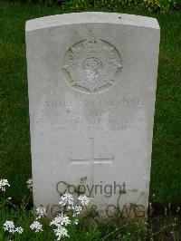 Etaples Military Cemetery - Moss, R C