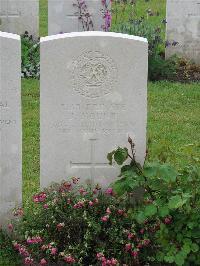 Etaples Military Cemetery - Mount, J