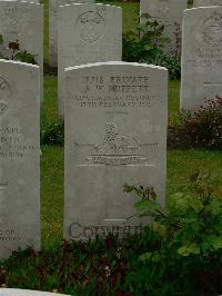 Etaples Military Cemetery - Muffett, Arthur William