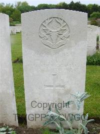 Etaples Military Cemetery - Muir, T