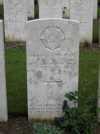 Etaples Military Cemetery - Mullenger, Robert James