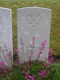 Etaples Military Cemetery - Mullery, E
