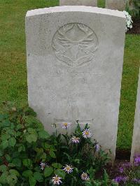 Etaples Military Cemetery - Munro, D