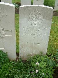 Etaples Military Cemetery - Munro, R