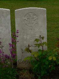 Etaples Military Cemetery - Murgatroyd, Frank