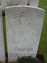 Etaples Military Cemetery - Mutten, A E