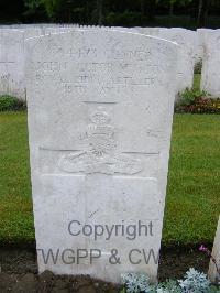 Etaples Military Cemetery - Mutton, John Victor