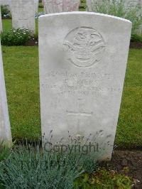 Etaples Military Cemetery - Myers, Frank