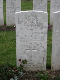 Etaples Military Cemetery - Myers, Fred
