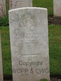 Etaples Military Cemetery - Nayler, H S