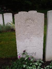 Etaples Military Cemetery - Nedzingahe, L