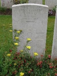 Etaples Military Cemetery - Neild, Thomas
