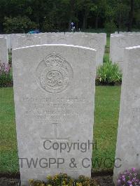 Etaples Military Cemetery - Nelson, Lawrence James