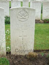 Etaples Military Cemetery - Neville, G H