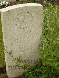 Etaples Military Cemetery - Newall, James Avis