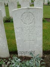 Etaples Military Cemetery - Newby, E E
