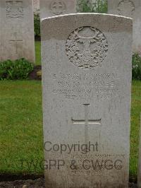 Etaples Military Cemetery - Newcombe, Robert Stanley