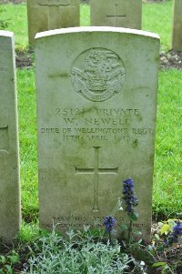 Etaples Military Cemetery - Newell, H W