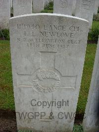 Etaples Military Cemetery - Newlove, Leighton Lionel
