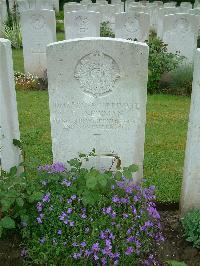 Etaples Military Cemetery - Newman, Edward