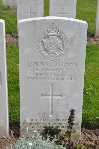 Etaples Military Cemetery - Newman, E