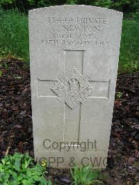 Etaples Military Cemetery - Newton, C