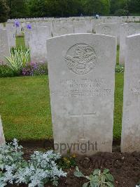 Etaples Military Cemetery - Newton, G H