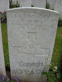 Etaples Military Cemetery - Nichol, J