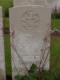 Etaples Military Cemetery - Nicholl, J