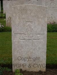 Etaples Military Cemetery - Nicholls, C B