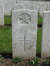 Etaples Military Cemetery - Nicholls, John Edwin