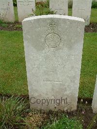 Etaples Military Cemetery - Nichols, Walter Henry